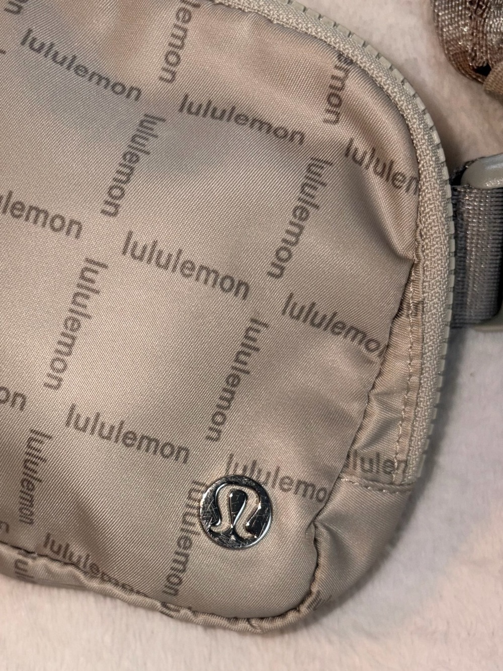 LULULEMON Everywhere Belt Bag Woodwork Grid - Picture 2 of 9